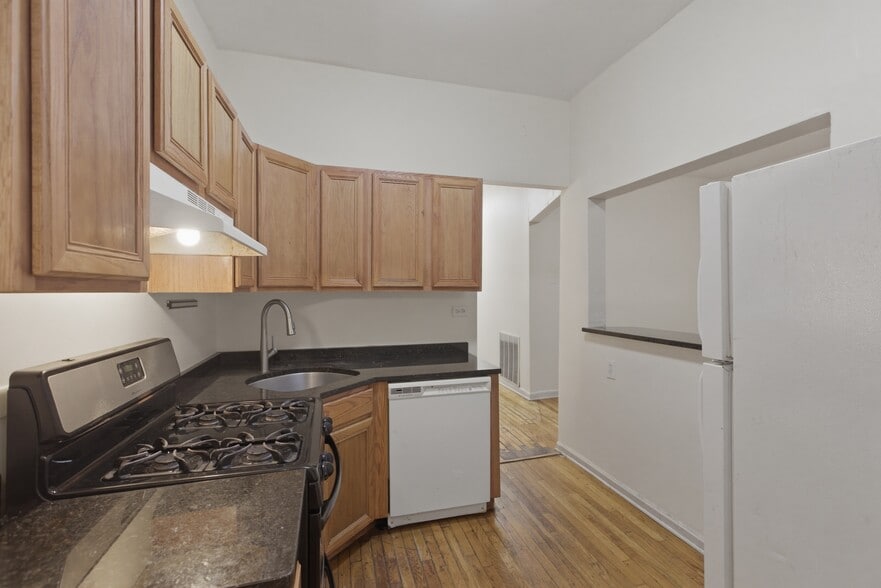 Building Photo - 5120 N Kenmore Ave