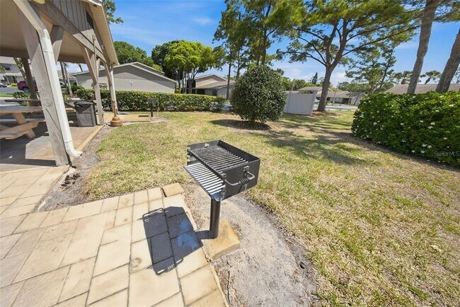 Building Photo - 2131 Ridge Rd S