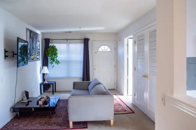 Building Photo - 889 Green St