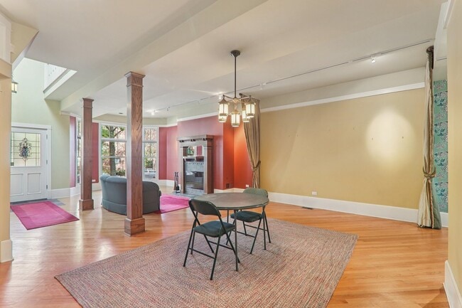 Building Photo - 1027 W Newport Ave