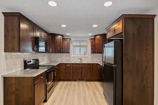 Building Photo - Exceptional Apartment Living in Boise’s North End