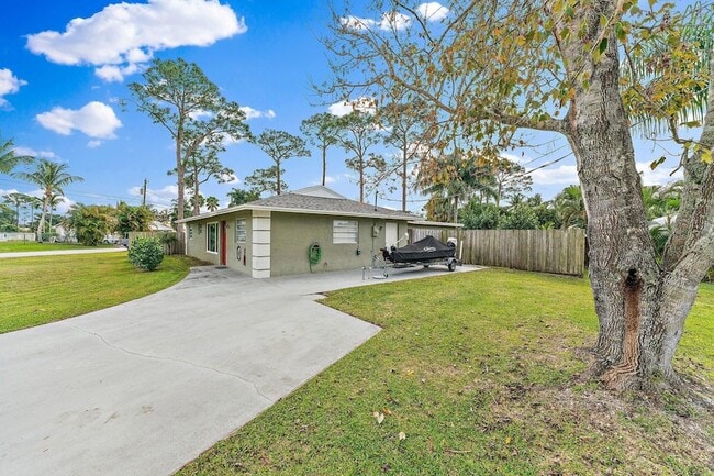 Building Photo - 5854 SE Orange Blossom Trail