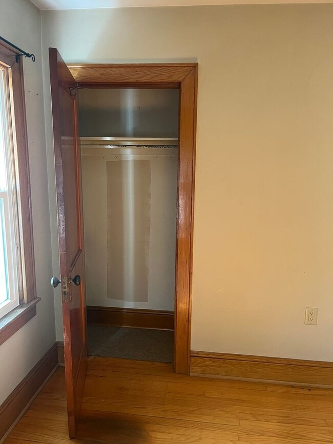 Building Photo - 3BR Home with Large Yard & Extra Storage