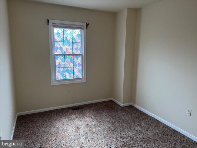 Building Photo - 9 Autumn Hill Way