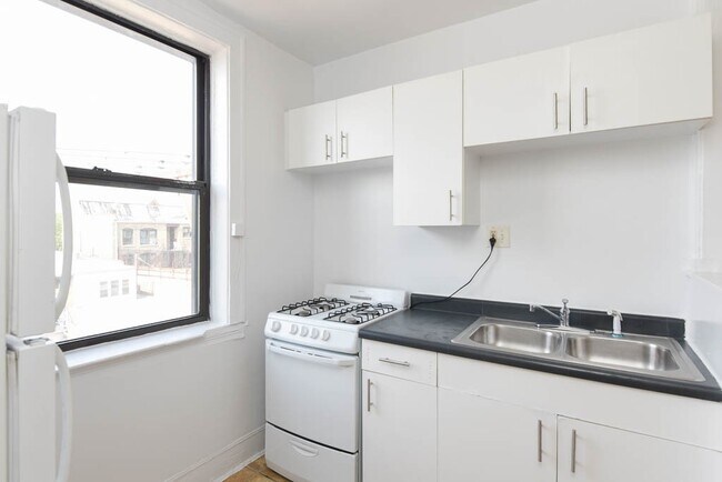 Building Photo - 2334.5 N Spaulding Ave