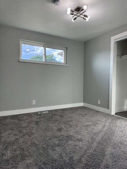 Building Photo - 9300 9300 N