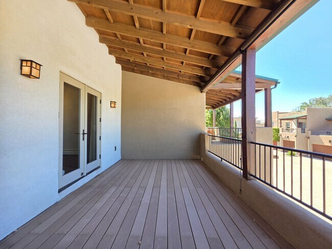 Building Photo - 300 Camino De Los Marquez