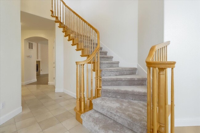 Building Photo - 4 Bed 3 Bath Home With 3 Car Garage High Ceilings And Fenced Yard