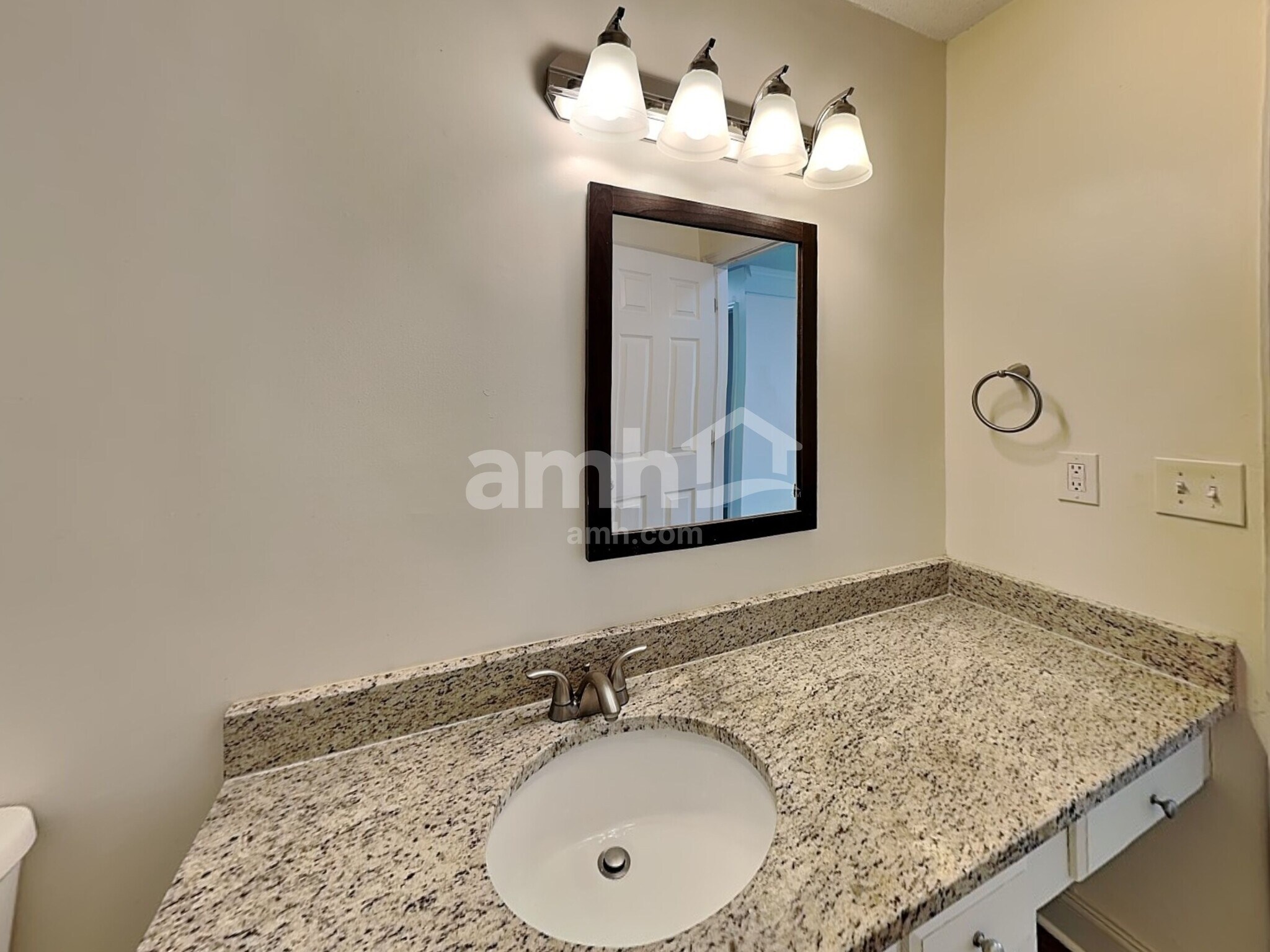 Building Photo - 3255 Dogwood Dr