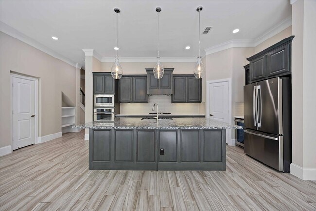 Building Photo - 6723 Sussex Manor St