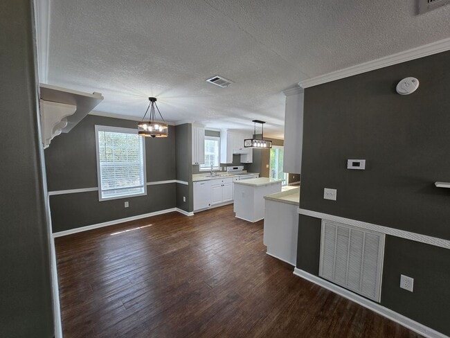 Building Photo - 5527 Lassen St