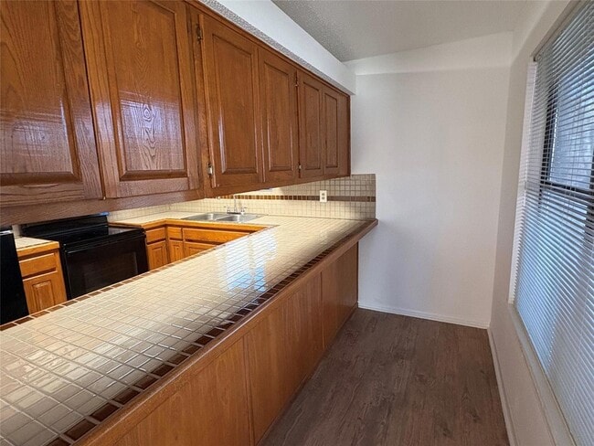 Building Photo - 9201 Simmons Rd