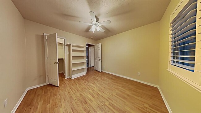 Building Photo - 2114 Winding Hollow Dr