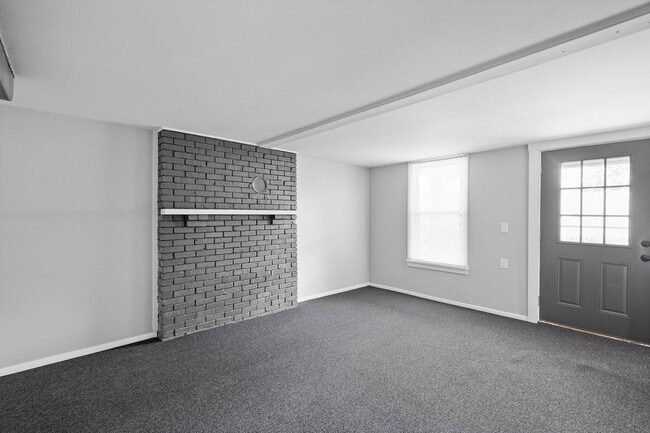 Building Photo - BLACK FRIDAY DEAL! SCORE 50% OFF 1ST MONTH'S RENT IF SIGNED BY NOV. 28! Beautiful 2 bedroom home ...