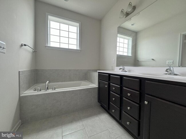 Building Photo - 9067 Fox Stream Way