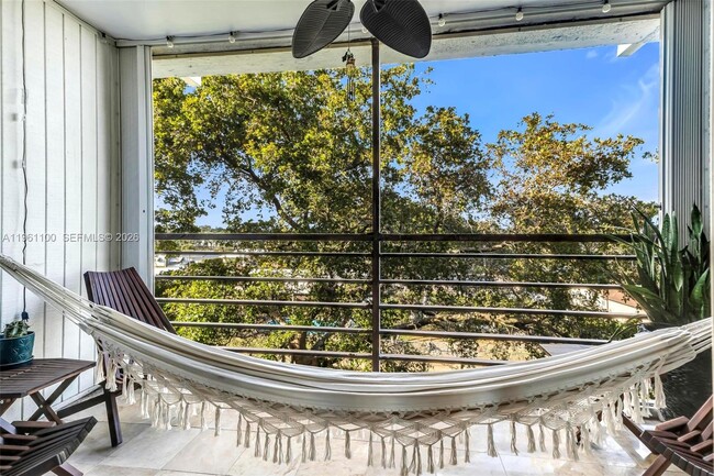 Building Photo - 120 Royal Pk Dr