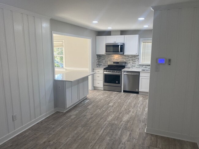 Building Photo - Settle in to this beautiful 3 bed 3 bath i...