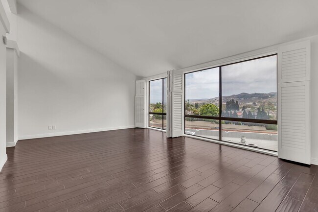 Building Photo - 33492 Valley View Ct