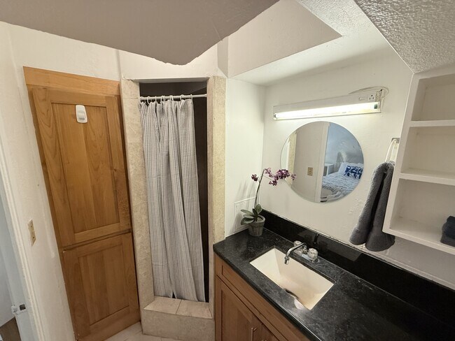 Building Photo - 235 Lili?uokalani Ave