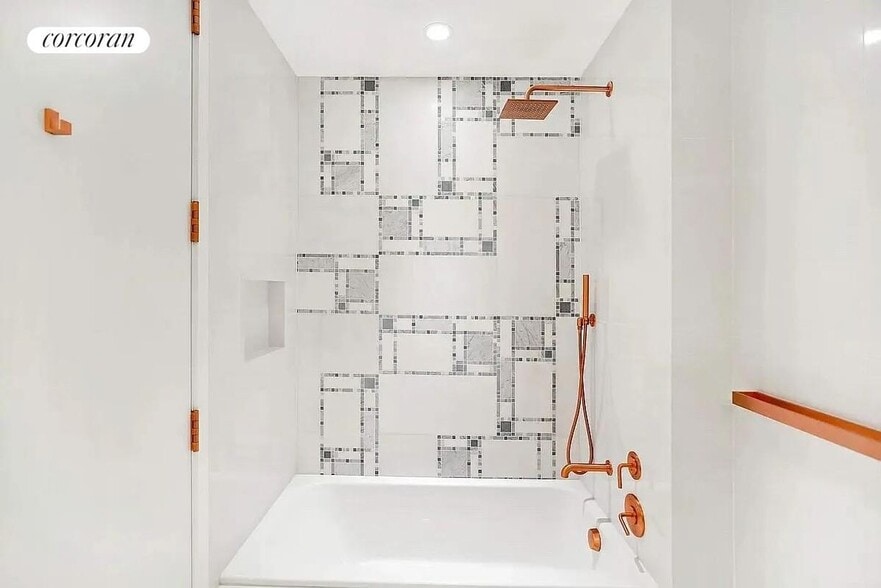 Building Photo - 138 Willoughby St