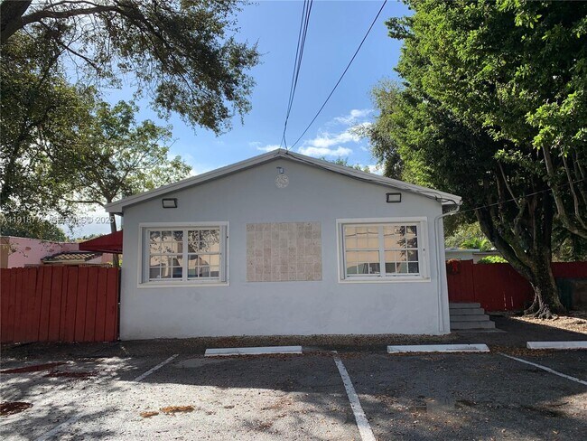 Building Photo - 750 NE 86th St