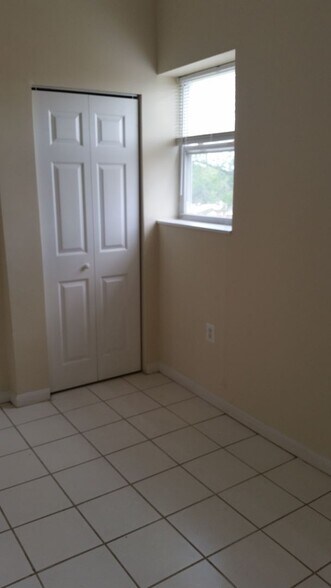 Building Photo - 1113-1113 19th St NE