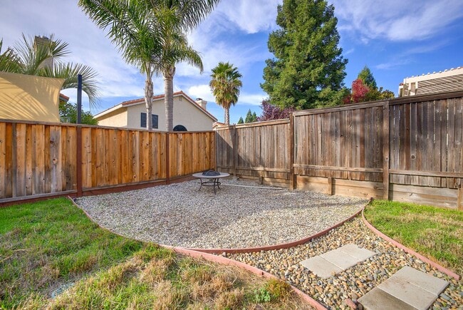 Building Photo - 2701 San Marcos Ct