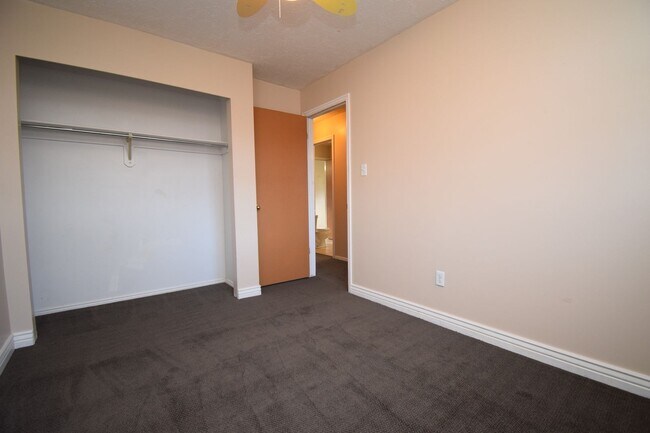 Building Photo - Spacious 5 Bed 2 Bath Home in West Jordan!