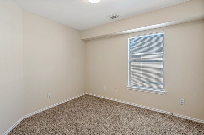 Building Photo - 6213 Stoney Creek Dr