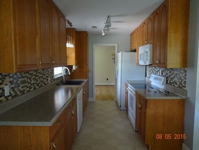 Building Photo - 1408 Jennelle Rd