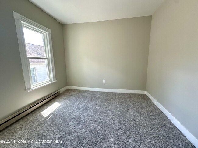 Building Photo - 114 S Lincoln Ave