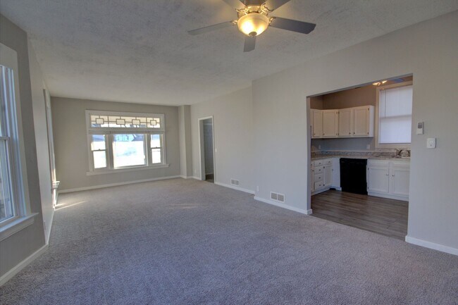 Building Photo - 2230 Redwood Ave