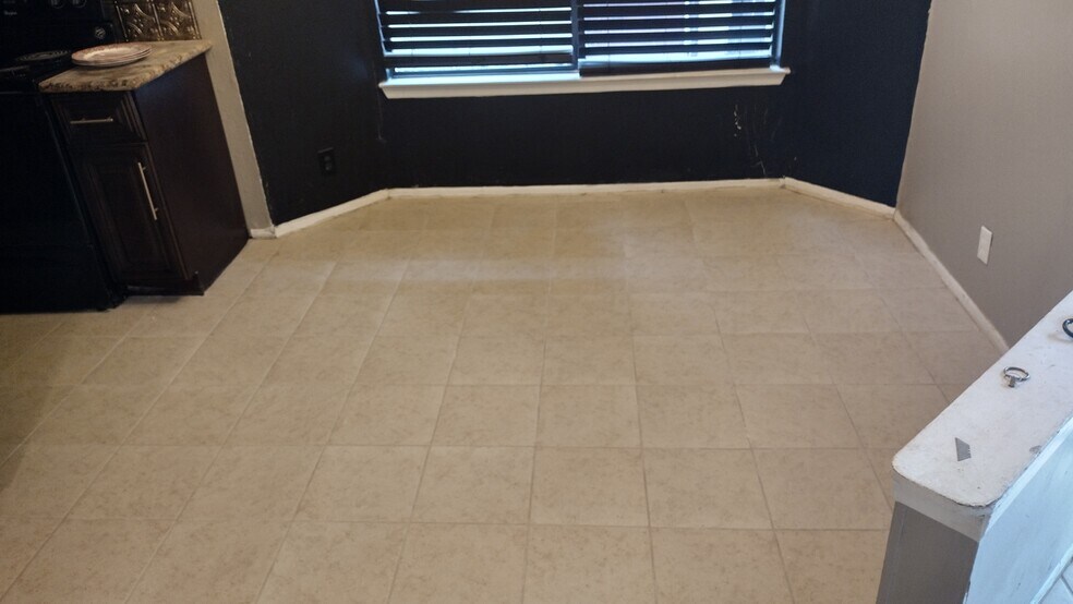 Building Photo - 6927 Belforest