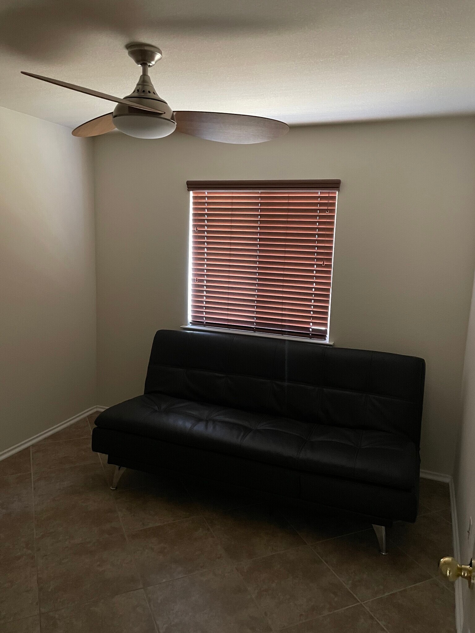 Guest room 1 - 4606 Lookout Mountain Ln