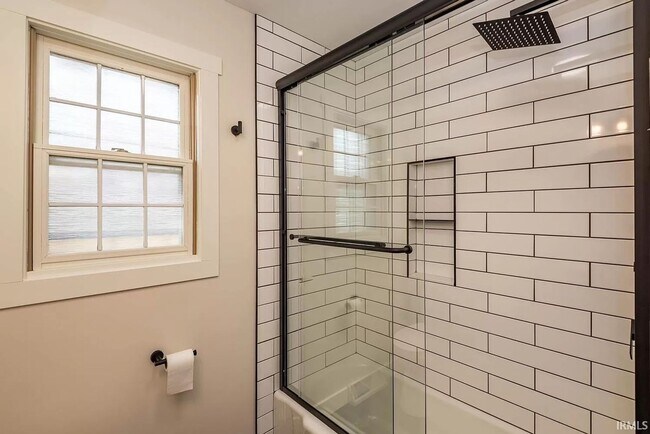 Building Photo - Complete Eastside Renovation - 4BR/4BA Large yard/Deck