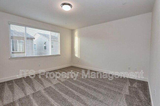 Building Photo - 3513 Birdland Ave