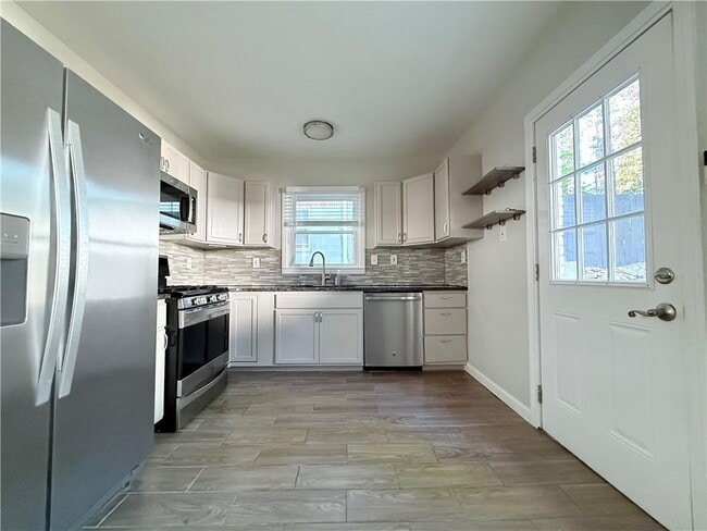 Building Photo - 1980 Kilburn Dr NE