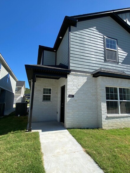 Building Photo - 822 S Amarillo Ave