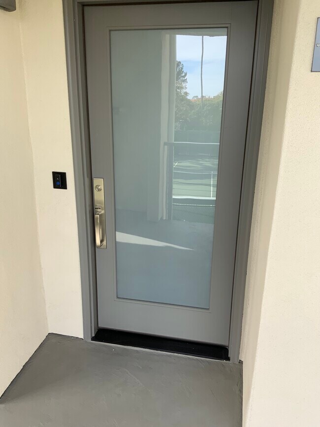 Building Photo - 135 S Sierra Ave