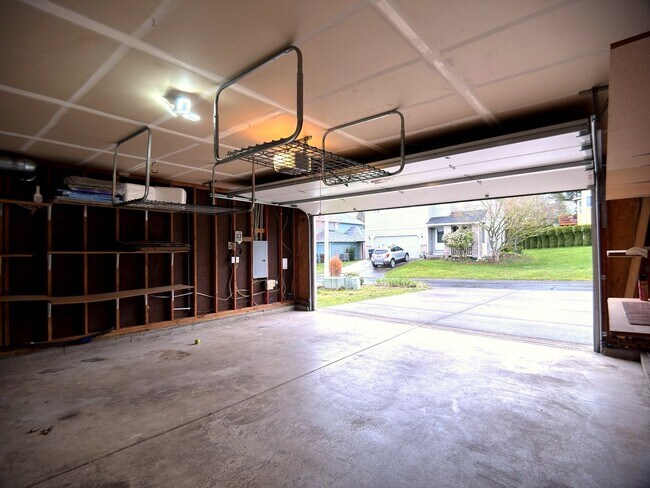 Building Photo - 2917 NW Watkins Ct