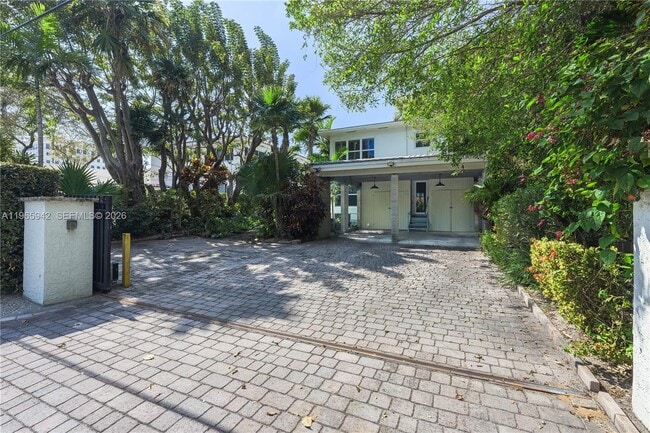 Building Photo - 3911 Ponce de Leon Blvd