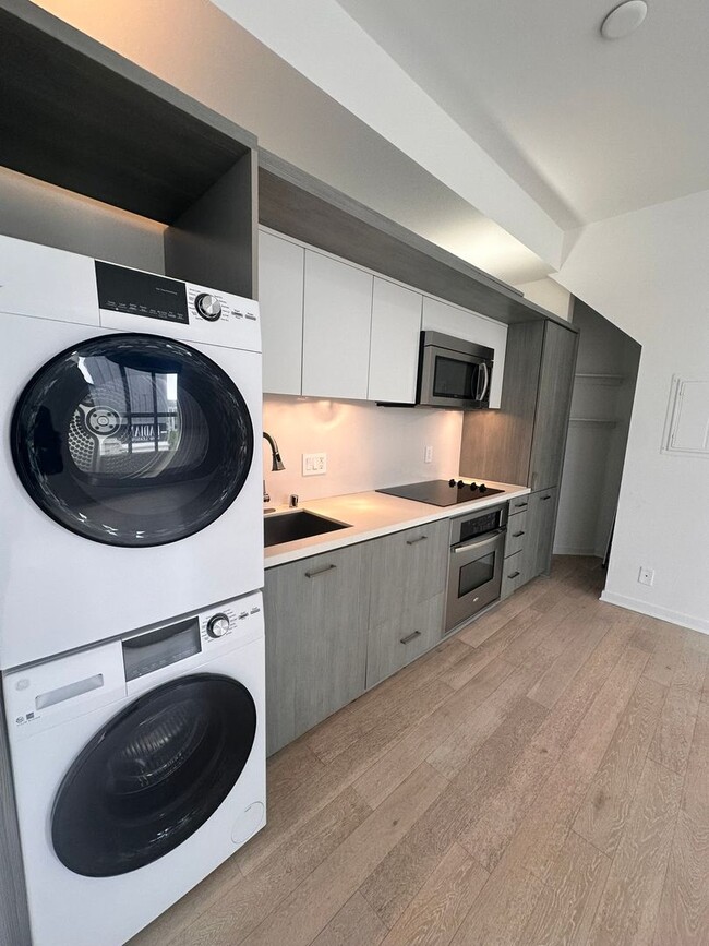 Building Photo - 988 G St