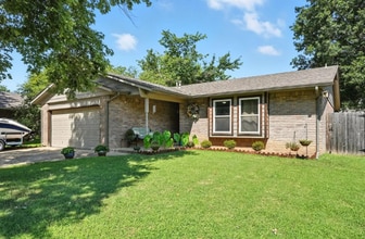 Building Photo - 3 BED 2 BATH! Schedule a tour today!