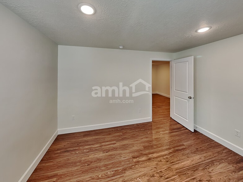 Building Photo - 6109 W Arranmore Dr