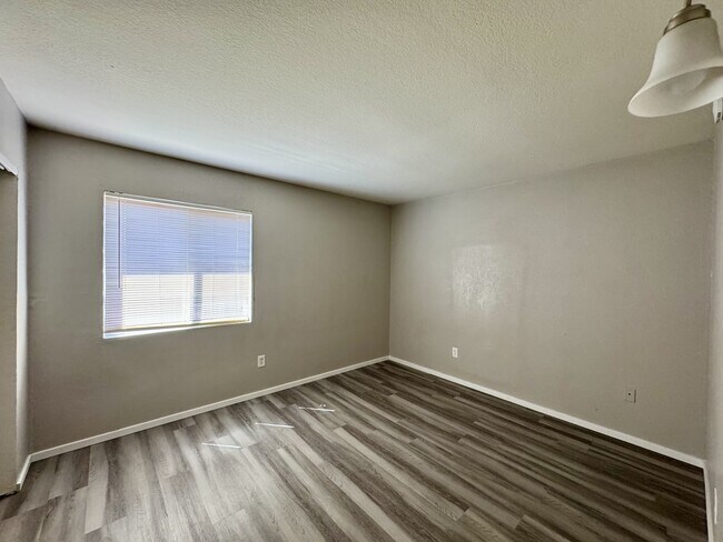 Building Photo - 2643 N Alvernon Way