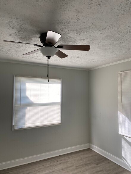 Building Photo - 1365 Peavy Dr