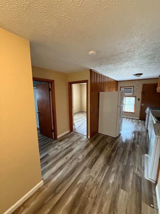 Building Photo - 206 Norwood Dr