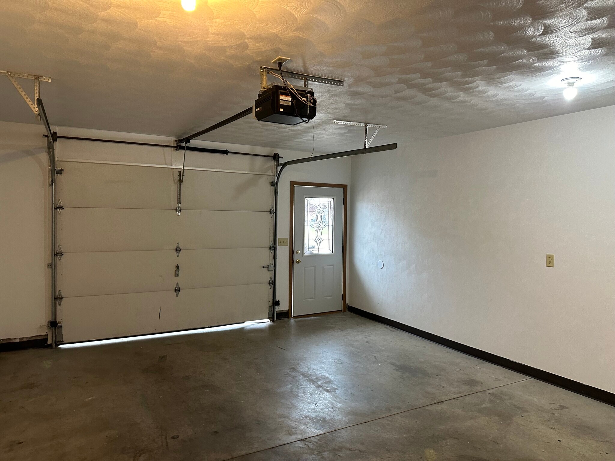 Building Photo - 1062 Lakeshore Dr