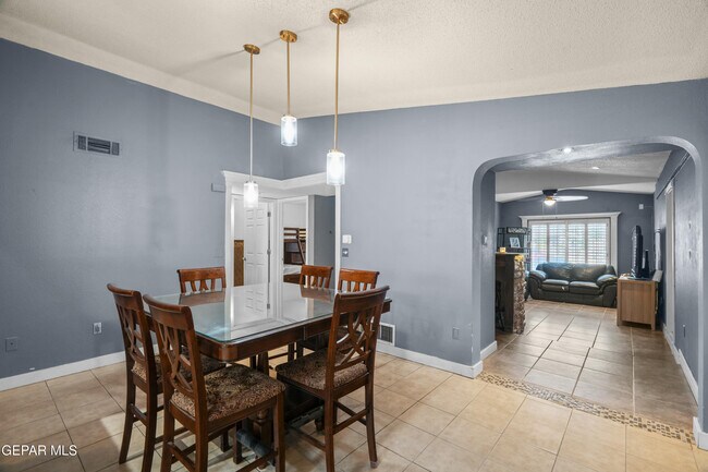 Building Photo - 13475 Sunset Hills Dr