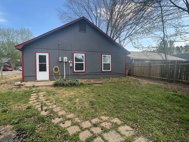 Building Photo - 2207 S Hartford Cove